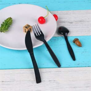 Conjunto de utensílios de mesa descartáveis